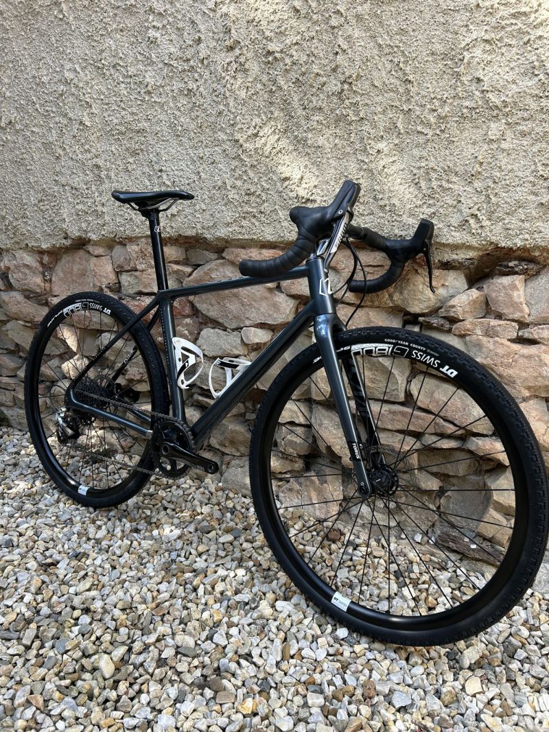 Isaac Torus – karbonový gravel bike, DT kola, nové pláště