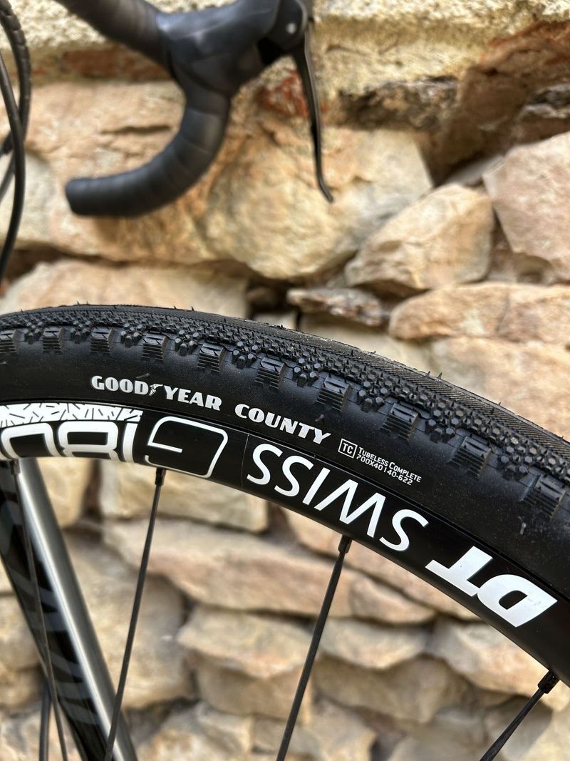Isaac Torus – karbonový gravel bike, DT kola, nové pláště