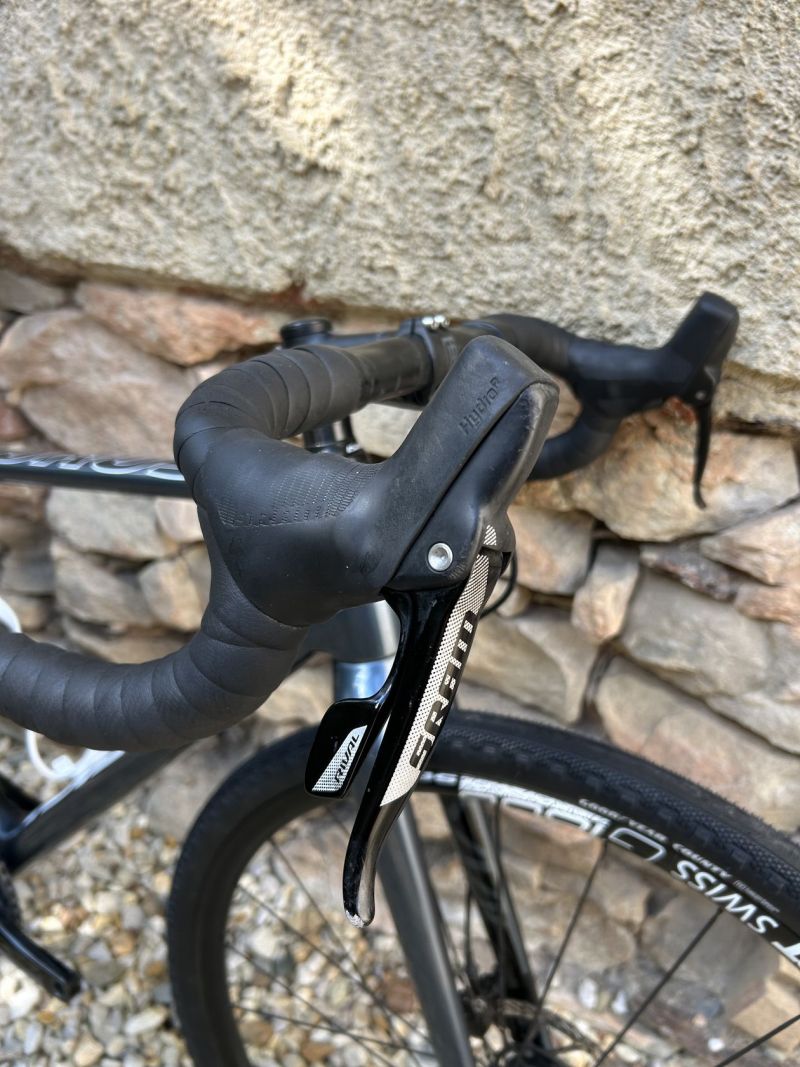 Isaac Torus – karbonový gravel bike, DT kola, nové pláště