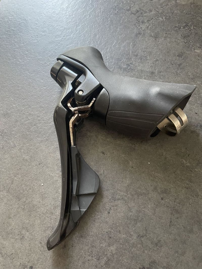Prodám pravou páku Shimano 105 R7000
