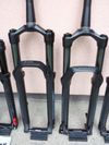 Nové vidlice Fox, Rock Shox, SR Suntour