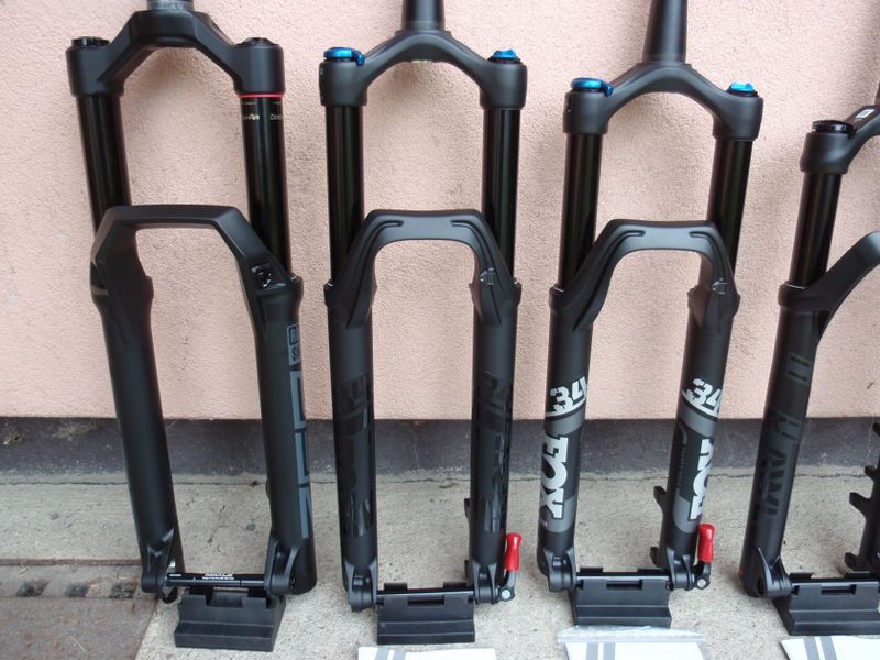 Nové vidlice Fox, Rock Shox, SR Suntour