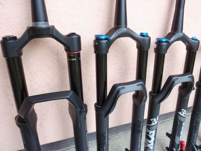Nové vidlice Fox, Rock Shox, SR Suntour
