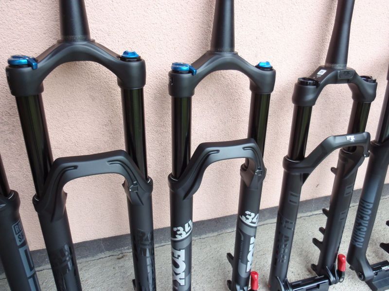 Nové vidlice Fox, Rock Shox, SR Suntour