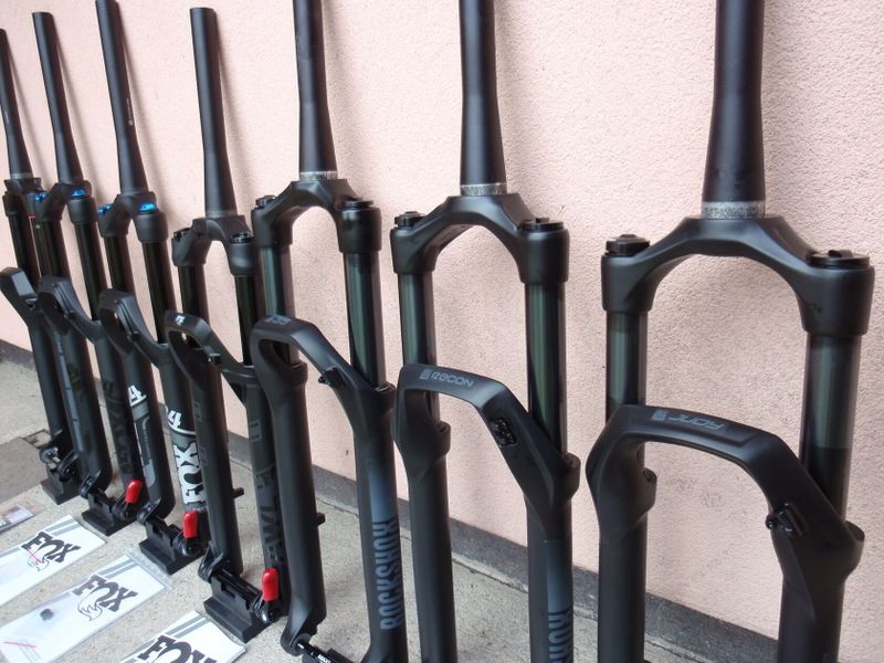 Nové vidlice Fox, Rock Shox, SR Suntour