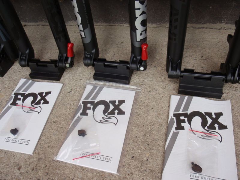 Nové vidlice Fox, Rock Shox, SR Suntour