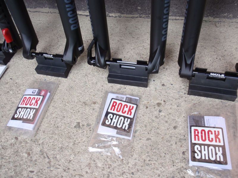 Nové vidlice Fox, Rock Shox, SR Suntour