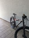 TREK horské kolo Supercaliber 9.7 2023 Lithium Grey/Crimson