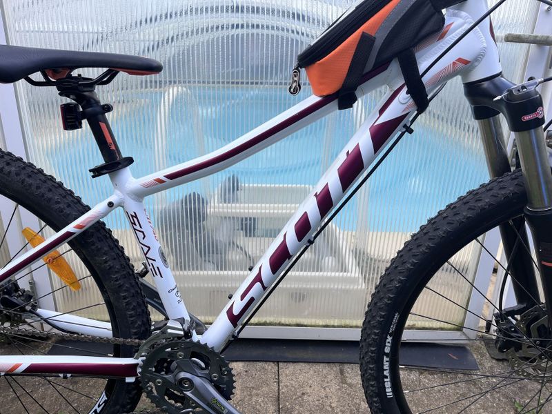 Scott Contessa Scale 740, málo najeto asi 250km, velikost S