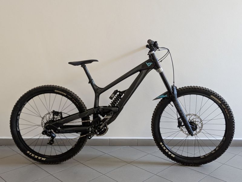 YT Tues 2023 Core 2 - DH 200/200mm