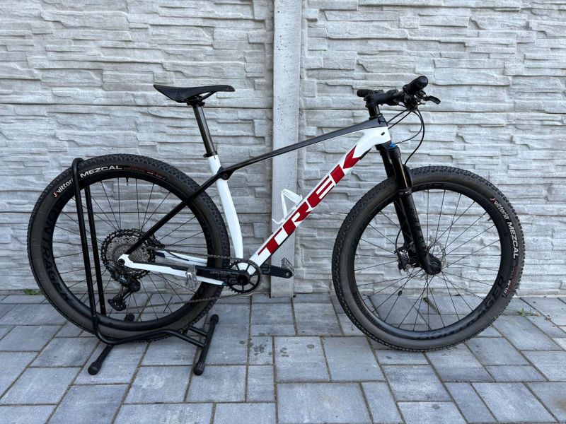 Trek procaliber 9.8. - karbonová kola rezervace do 14.6.