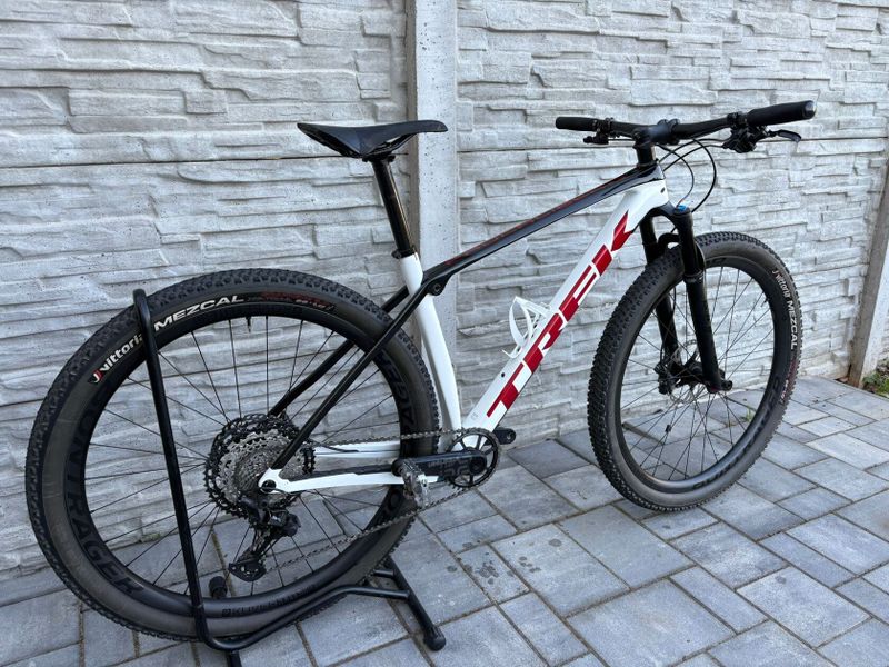 Trek procaliber 9.8. - karbonová kola rezervace do 14.6.