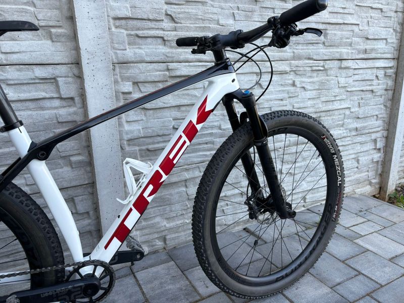 Trek procaliber 9.8. - karbonová kola rezervace do 14.6.