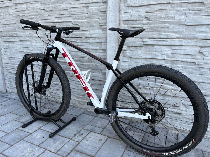 Trek procaliber 9.8. - karbonová kola rezervace do 14.6.