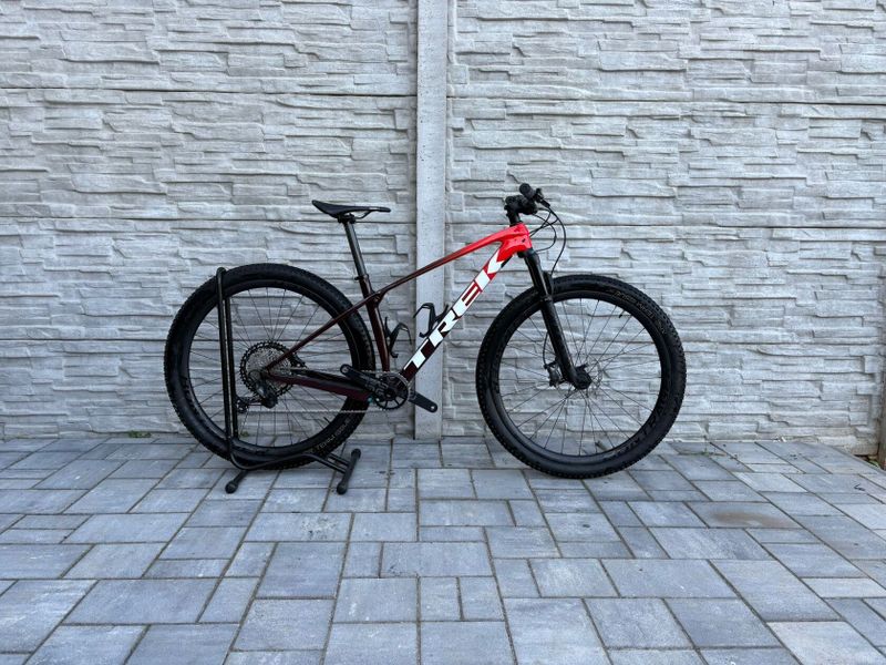Trek procaliber 9.8. - karbonová kola 