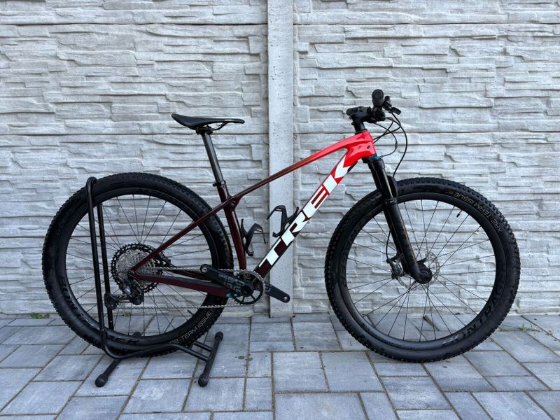 Trek procaliber 9.8. - karbonová kola 