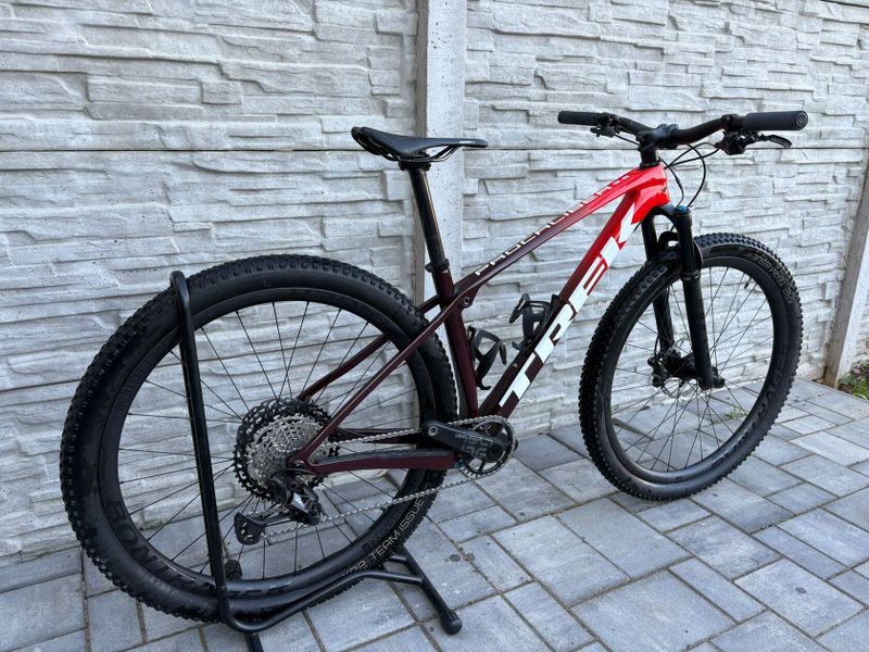 Trek procaliber 9.8. - karbonová kola 
