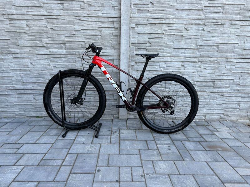 Trek procaliber 9.8. - karbonová kola 