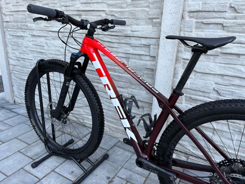 Trek procaliber 9.8. - karbonová kola 