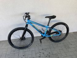 Lehké kolo Force Forkys 24" 1x9 + helma zdarma