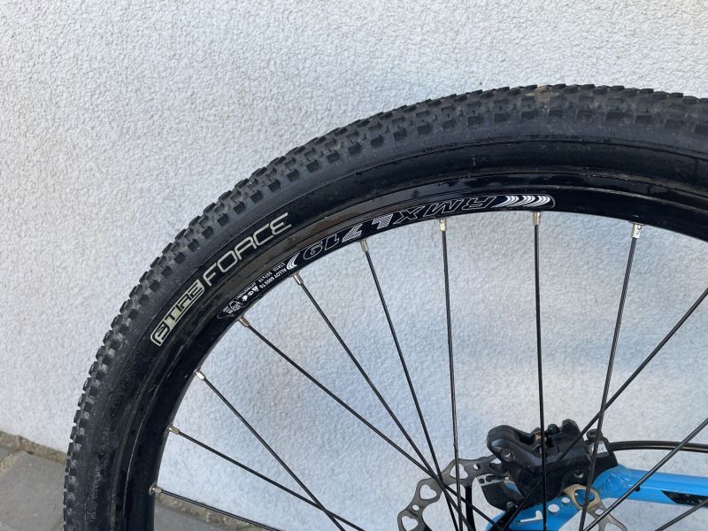Lehké kolo Force Forkys 24" 1x9 + helma zdarma