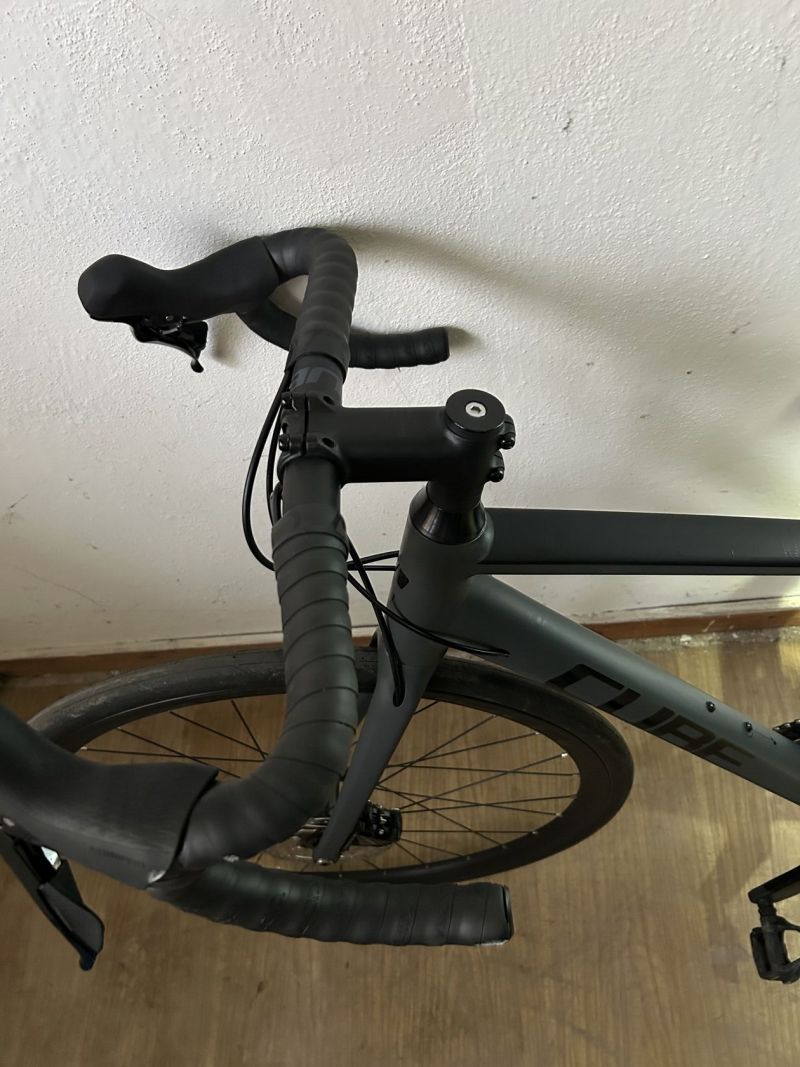 Silniční kolo Cube ATTAIN SLX grey´n´black 2023
