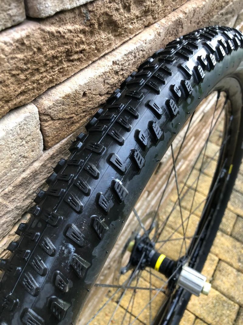 MAVIC CROSSMAX ELITE 29´ ZADNÍ včetně pneu a kotouče