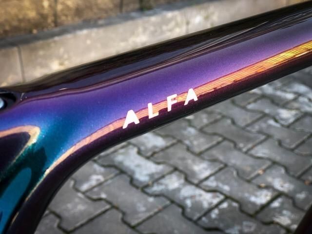 Nová rámová sada ALLIED ALFA RACE DISC – zakázková barva HARLEQUIN (GREEN TO PURPLE)