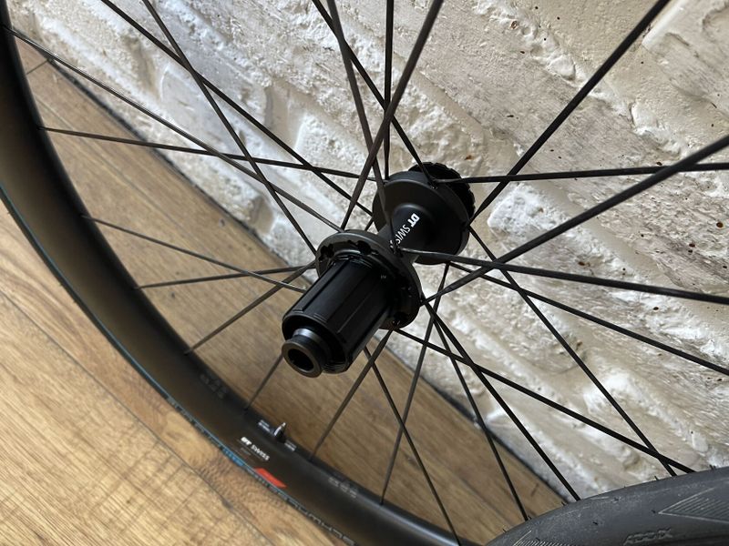 Nová zapletená kola DT SWISS ARC 1100 Dicut 62 DB