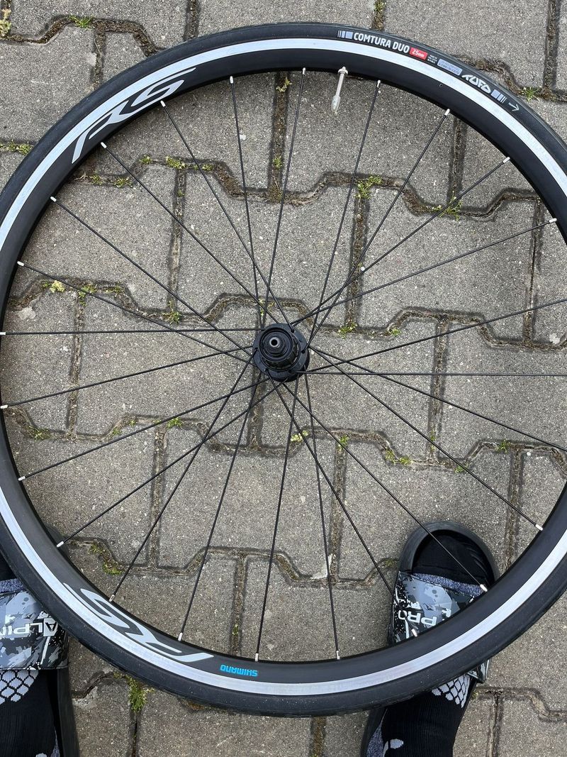 Nové zadní kolo shimano WH-RS100