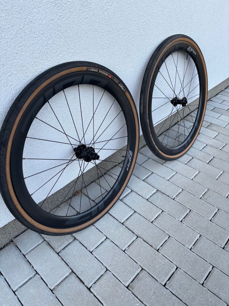 Zapletená kola ZIPP 303S