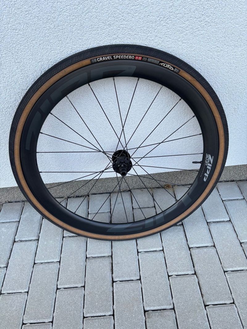 Zapletená kola ZIPP 303S