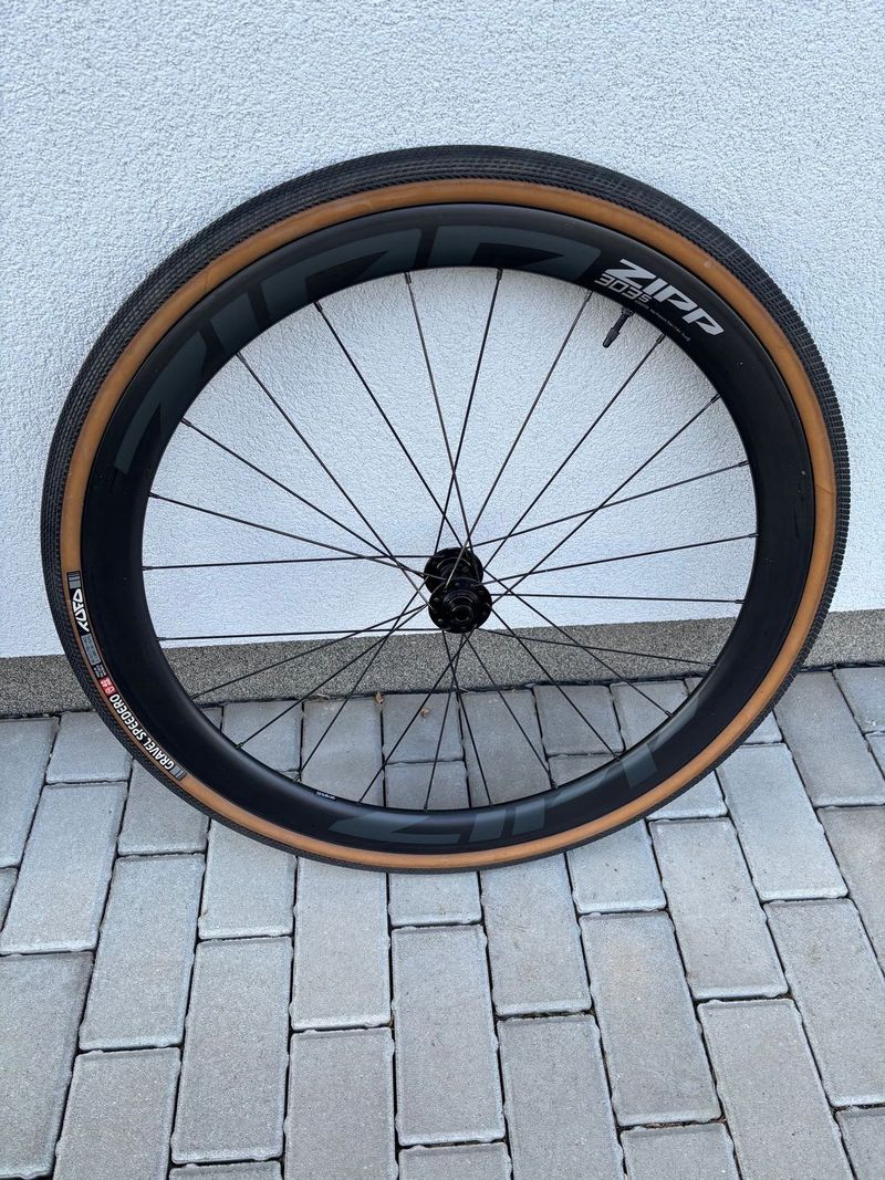 Zapletená kola ZIPP 303S