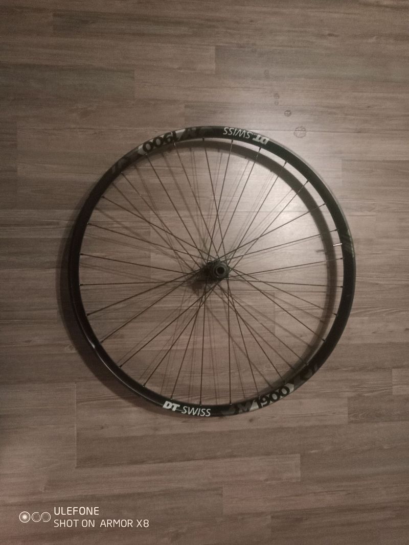 Přední zapletená kola DT Swiss