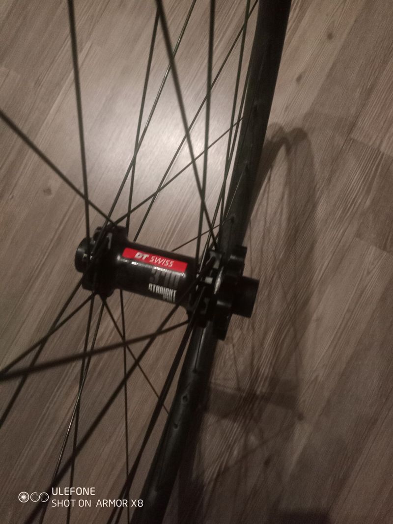 Přední zapletená kola DT Swiss