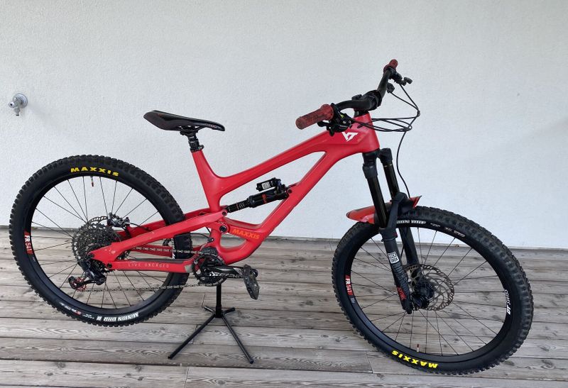 YT Capra 2019 CF PRO vel. L 27,5”