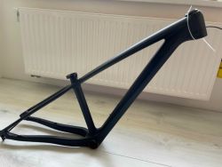 Prodám karbonový rám Spcycle ve velikosti XS pro kola 27,5"