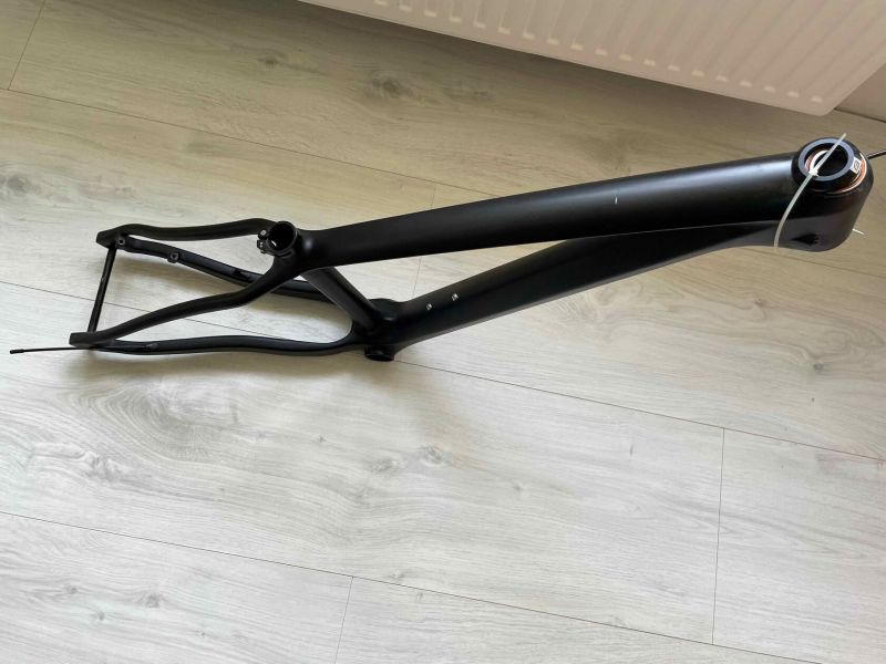 Prodám karbonový rám Spcycle ve velikosti XS pro kola 27,5"