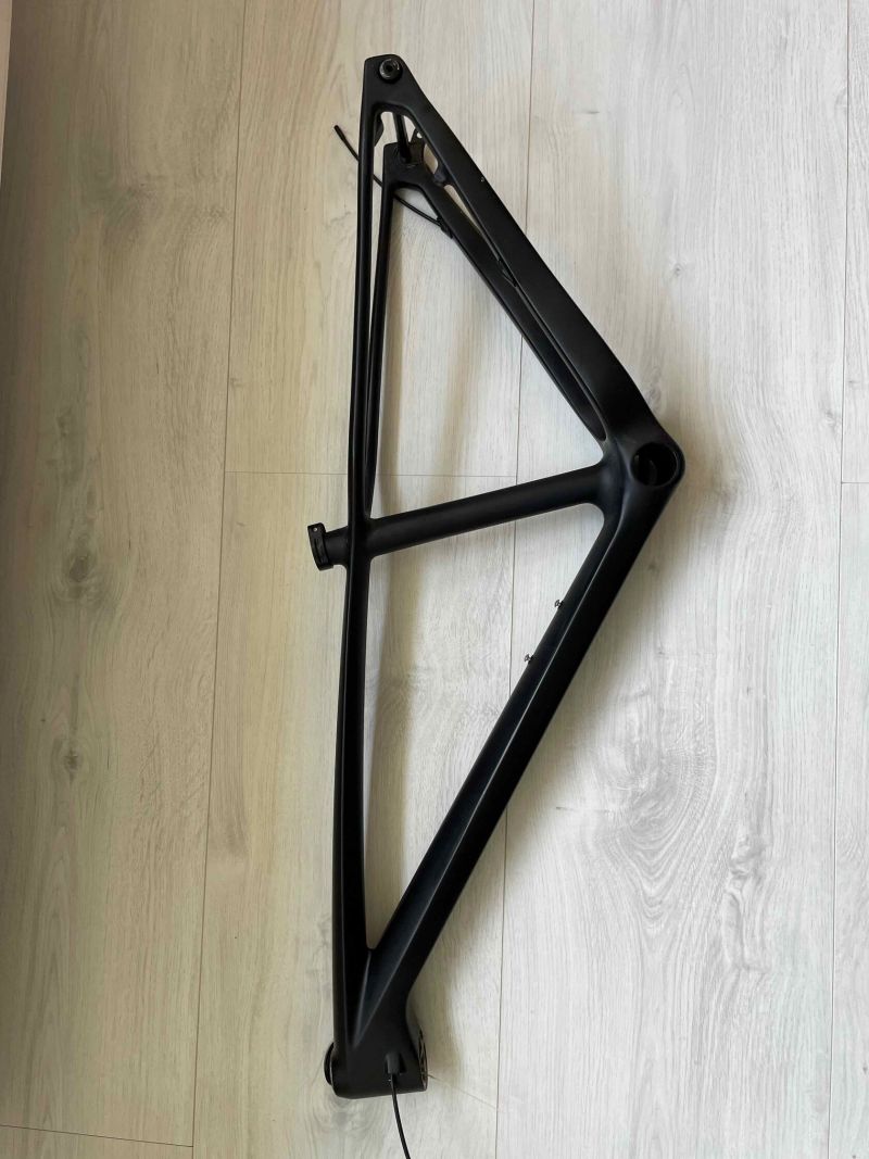 Prodám karbonový rám Spcycle ve velikosti XS pro kola 27,5"