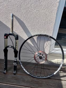 Prodám vidlici Rock Shox Pike 95-140mm, včetně předního kola