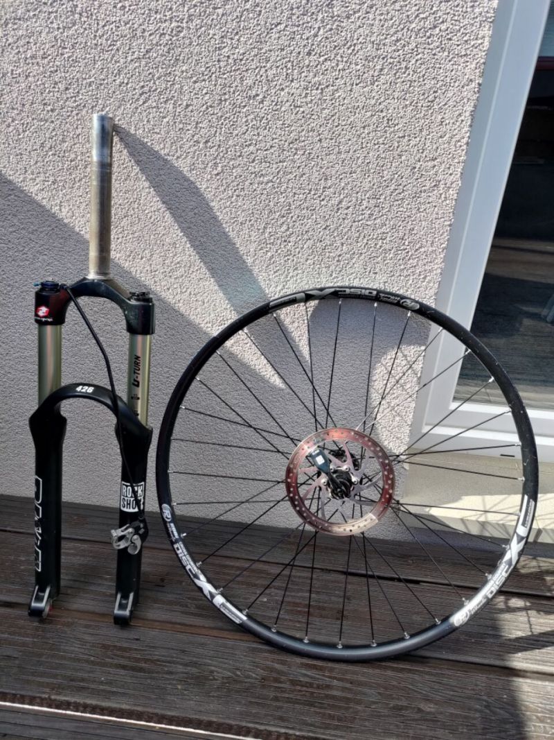 Prodám vidlici Rock Shox Pike 95-140mm, včetně předního kola