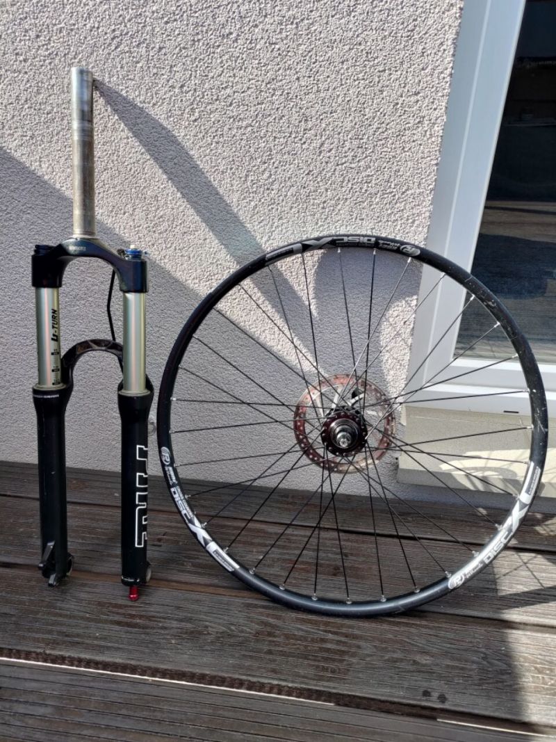 Prodám vidlici Rock Shox Pike 95-140mm, včetně předního kola