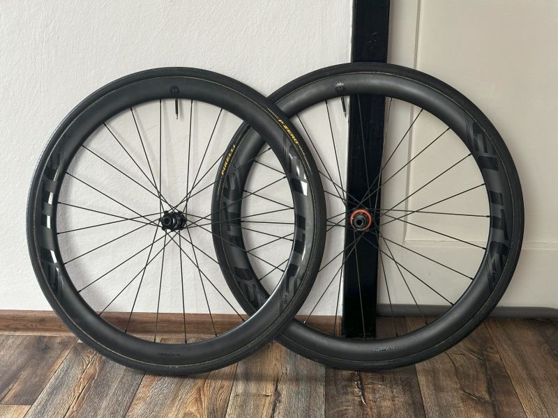 Zapletená karbonová kola Elitewheels 45mm na galusky