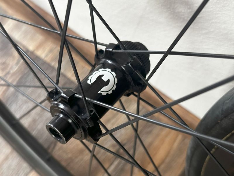 Zapletená karbonová kola Elitewheels 45mm na galusky
