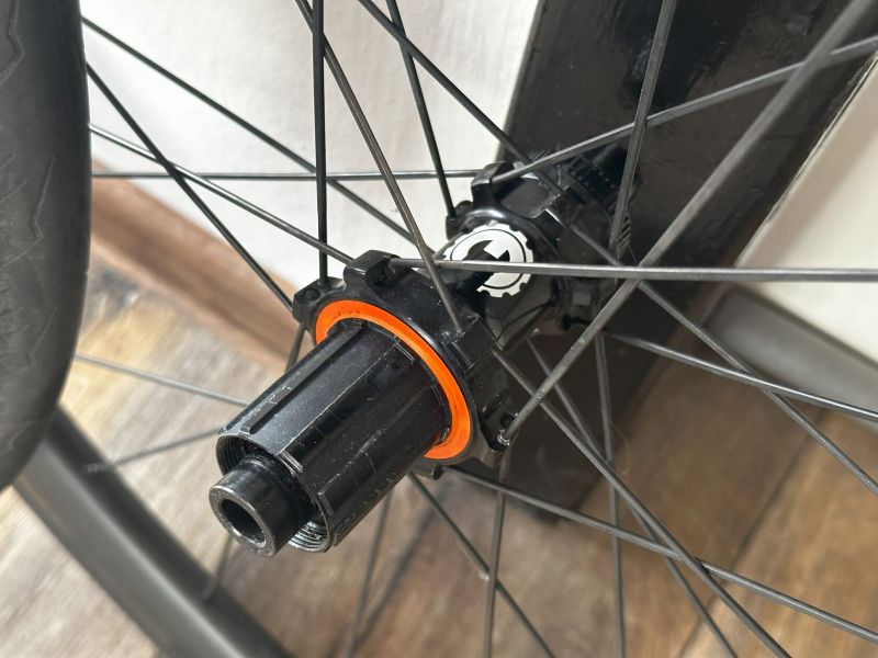 Zapletená karbonová kola Elitewheels 45mm na galusky