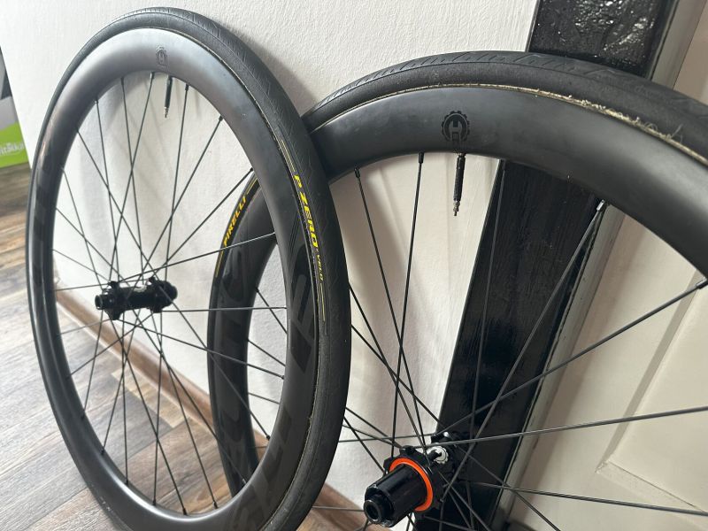 Zapletená karbonová kola Elitewheels 45mm na galusky