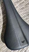 Sedlo SDG Lux Alloy Brand YT