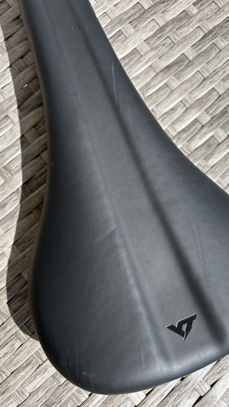 Sedlo SDG Lux Alloy Brand YT