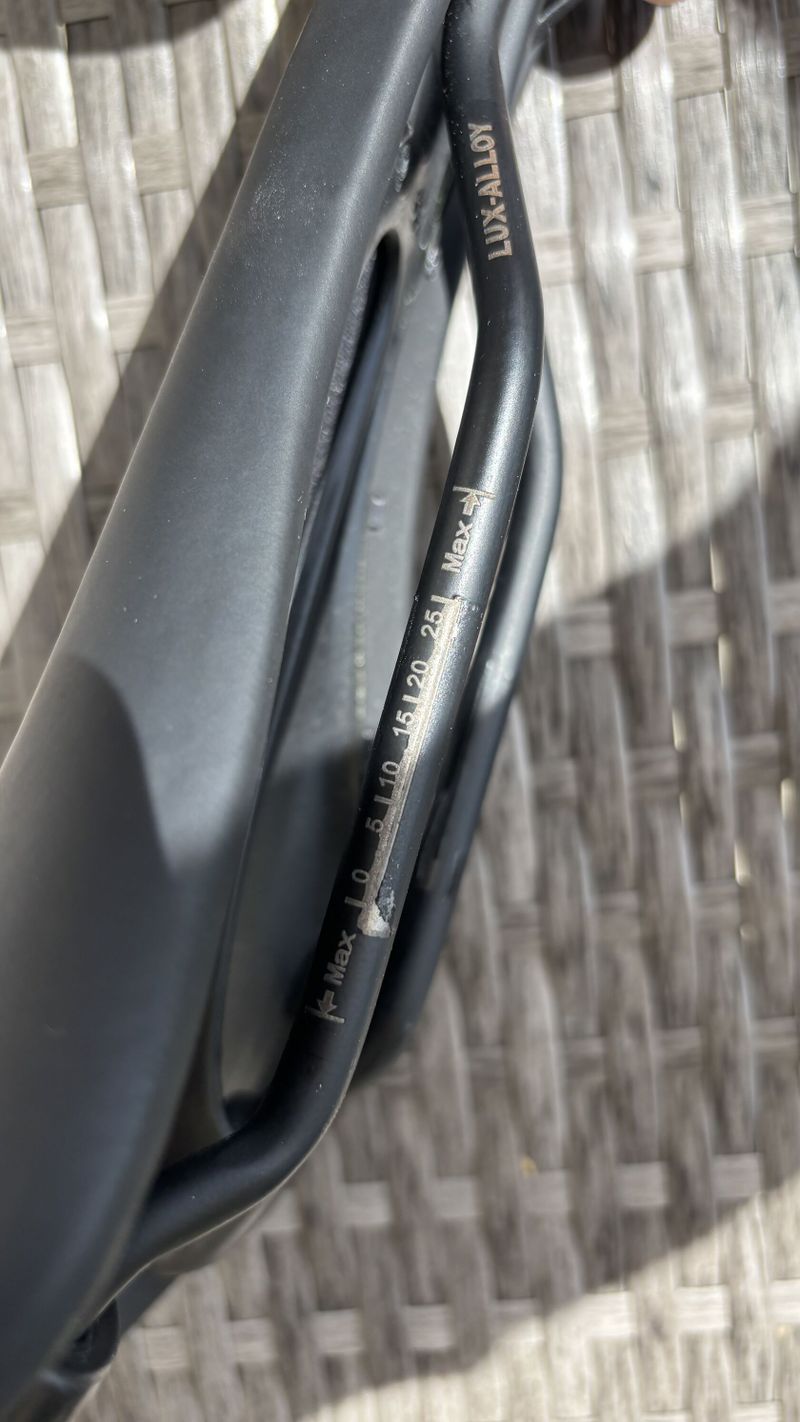 Sedlo SDG Lux Alloy Brand YT