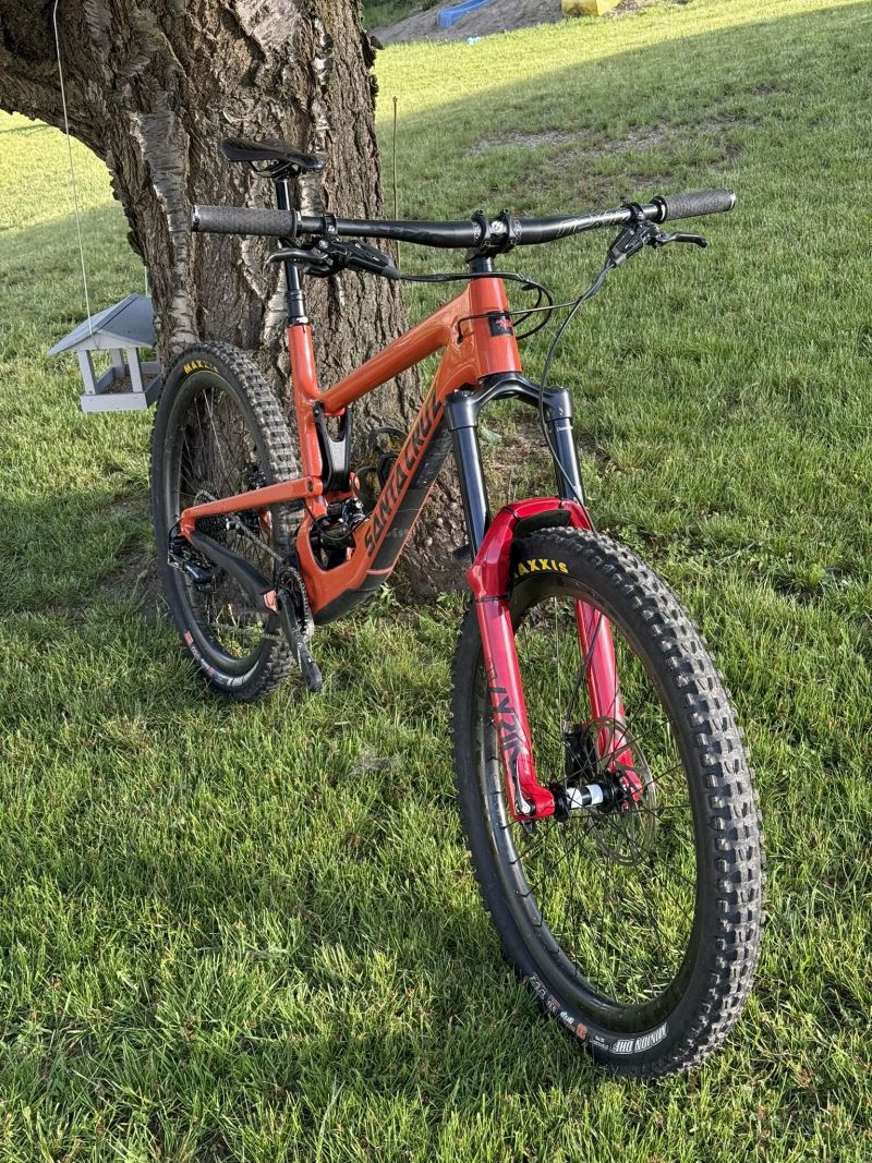 SANTA CRUZ NOMAD V4